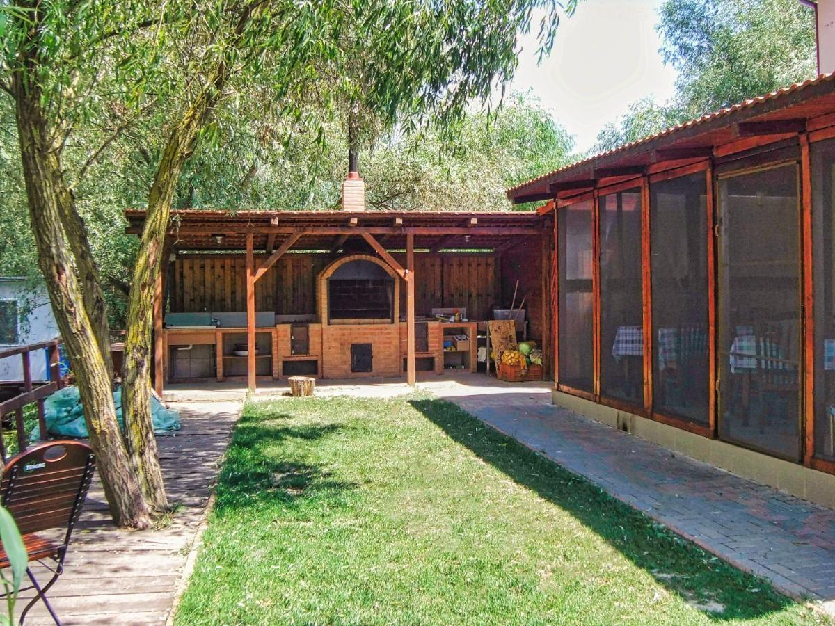Pensiunea Crisan Exterior photo